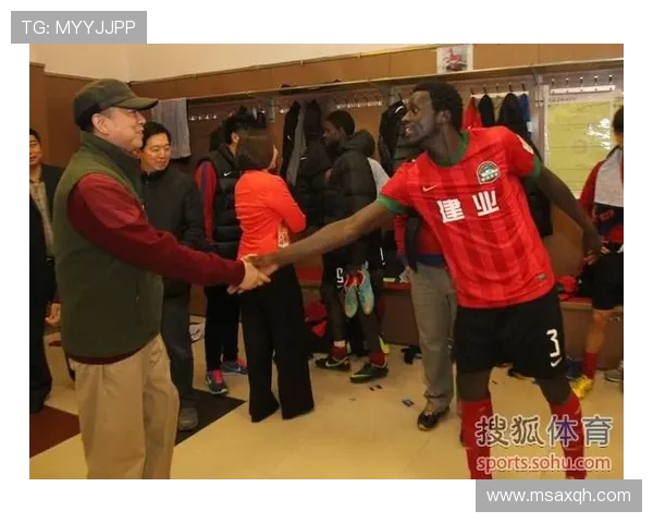 河南球迷晒图质疑蓉城球迷恶意破坏胡葆森涂鸦事件引发热议